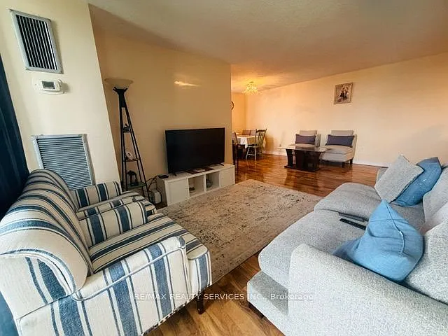 25 Kensington Rd #1402 — Photo 11