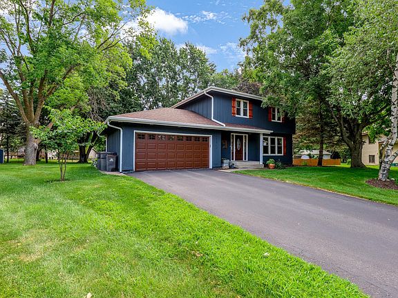 3rd image of 17200 Barberry Cir