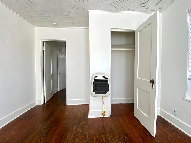 5009 Avenue G #A — Photo 9
