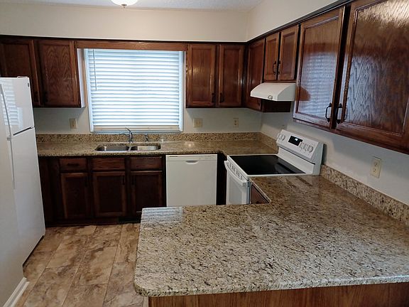 2nd image of 109 Bramble Ct