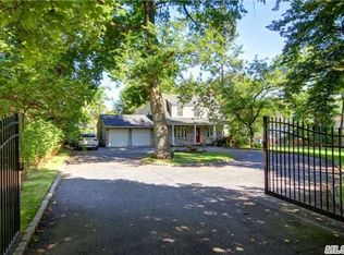 4 Mill River Rd, Oyster Bay, NY 11771