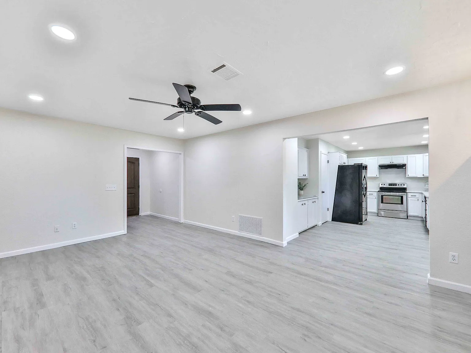 3 bed, 1300 sqft, $1,795 — Photo 2