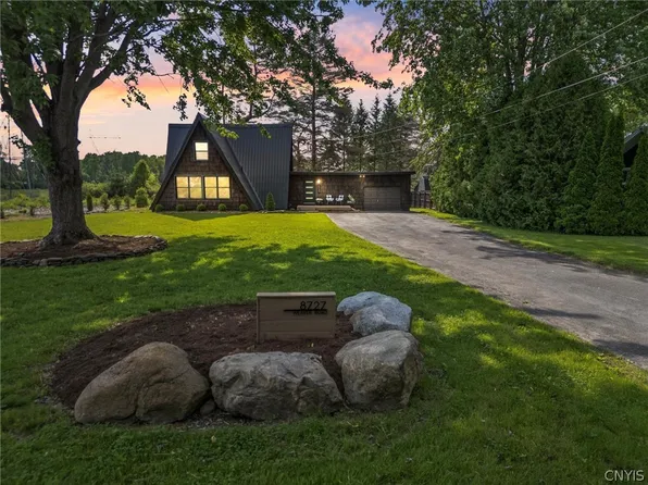 8727 Weaver Rd, Cicero, NY 13039