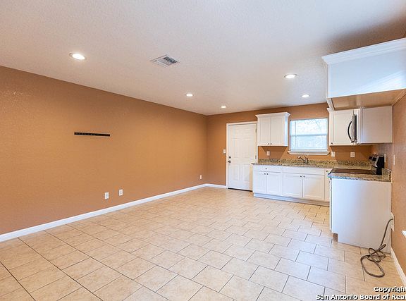 5th image of 3107 W Travis St #101