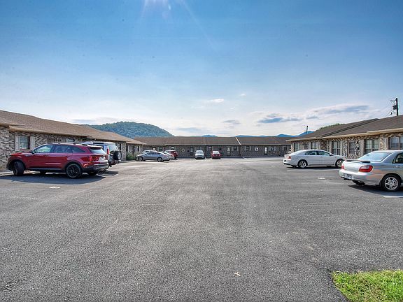 3rd image of 213 S Cedar Ave APT 6