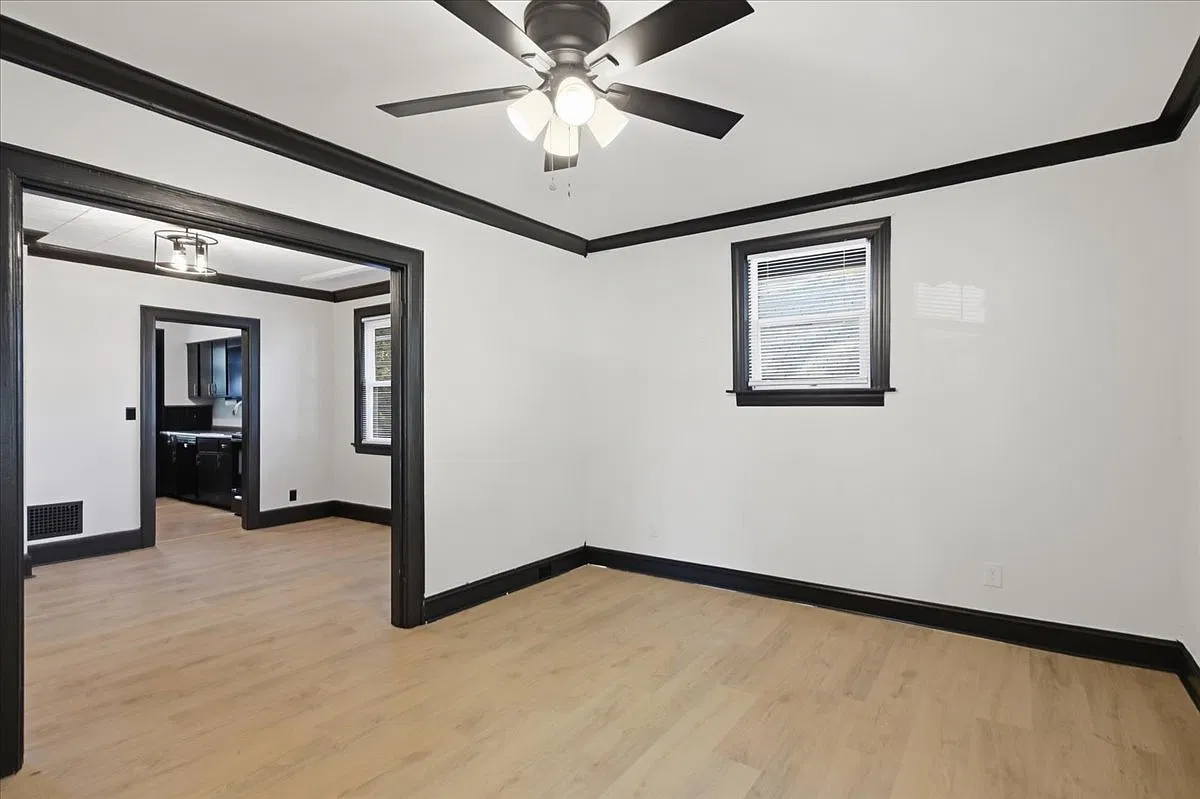 3 bed, 1250 sqft, $2,100 — Photo 3
