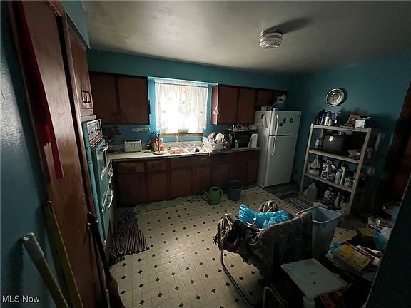5th image of 3262 E 130th St