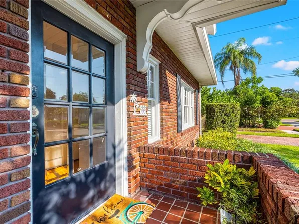555 20th Ave NE, Saint Petersburg, FL 33704