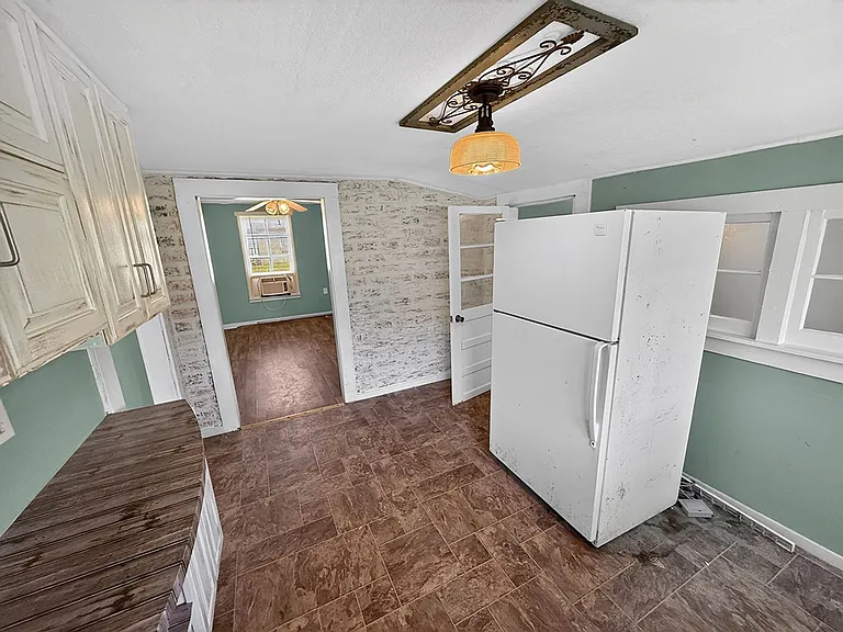 216 Rollins St — Photo 13