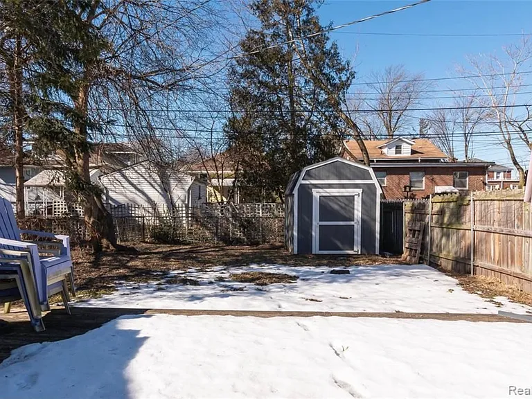 118 S Laurel St — Photo 26
