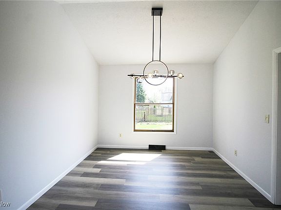 5th image of 159 Claremont Dr