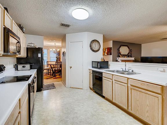 4th image of 1333 Dawson Way