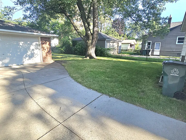 2161 Bacon Ave — Photo 22
