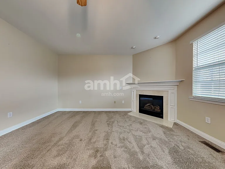 4455 Hackberry Ct — Photo 6