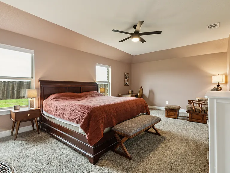 4018 Woodford Dr — Photo 13