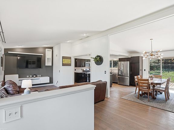 4th image of 85 Whims Ln