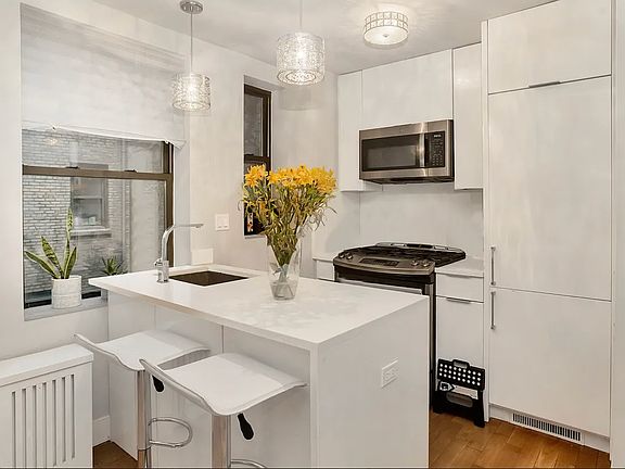 3rd image of 308 W 30th St APT 2D