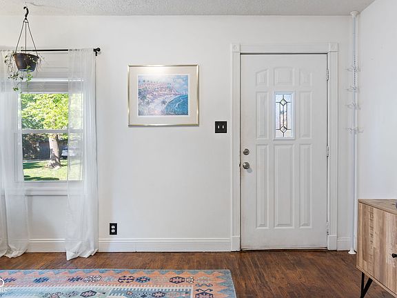 5th image of 4935 Indianola Ave