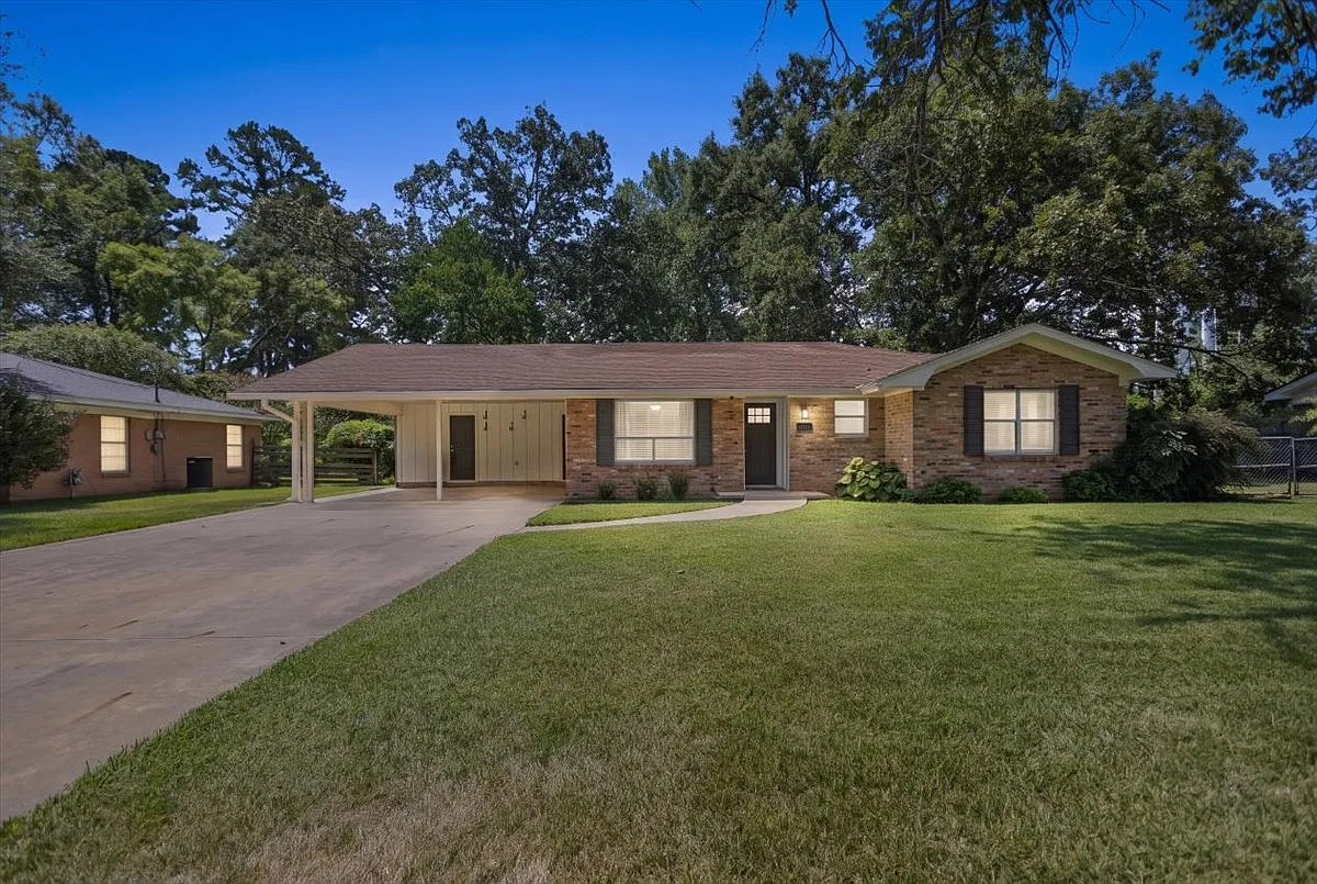 3 bed, 1700 sqft, $2,050 — Photo 2