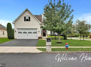 18 Applegate Dr, Florence, NJ 08518