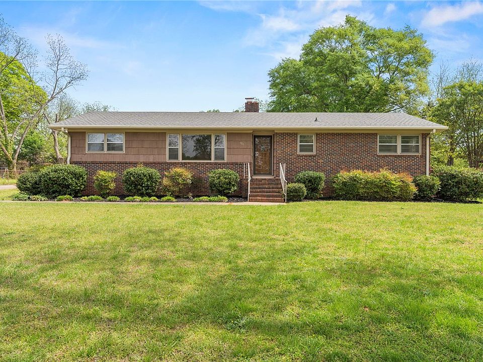 1st image of 305 Nelson Dr
