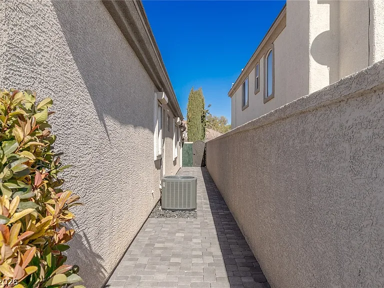 9421 Queen Charlotte Dr — Photo 92
