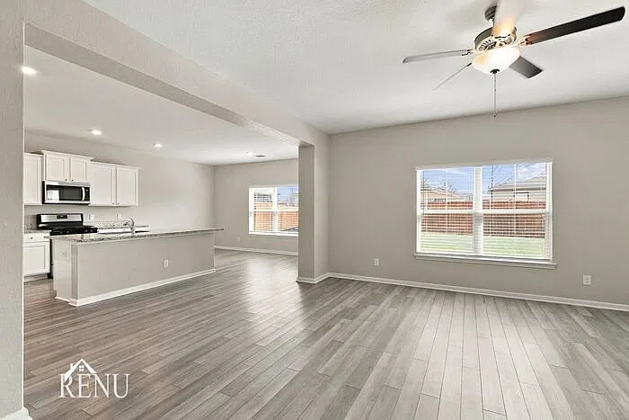4 bed, 2.5 bath, 2204 sqft, $1,740 — Photo 4