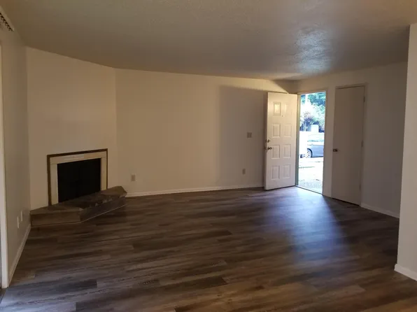 Clark Creek Apts