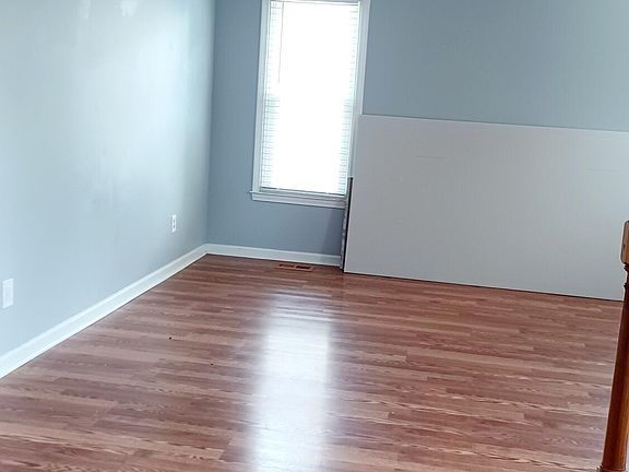 5th image of 348 Colony Dr