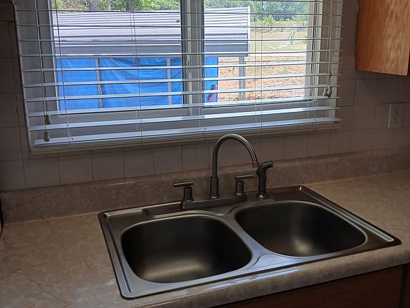 5th image of 6090 King Arthur Dr