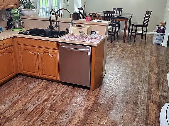 5th image of 602 E Sherry Ln