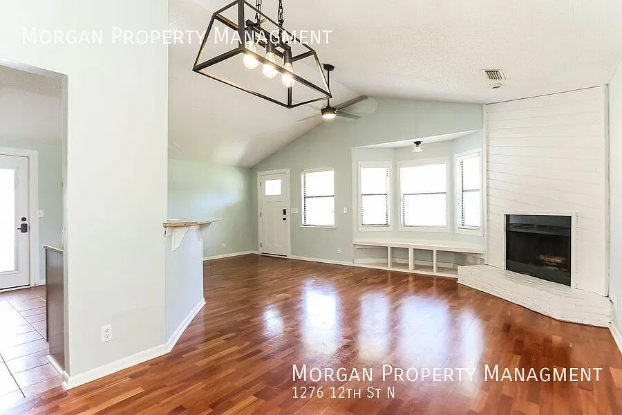 Freshly Updated, Super Cute Home in Jacksonville Beach with Garage and Fenced Backyard — Photo 2