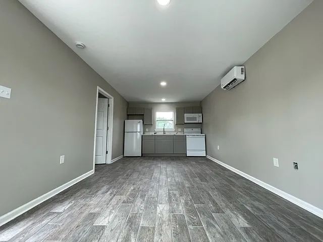 241 Magnolia St #B — Photo 6