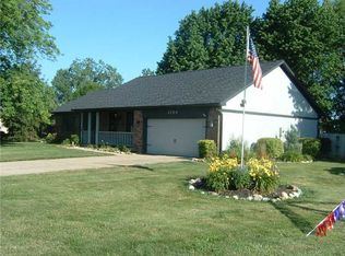 1194 Barcelona Dr, Greenwood, IN 46143