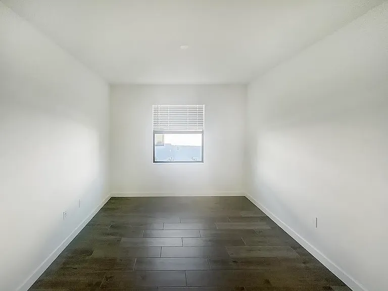 19278 Hinkley Dr — Photo 11