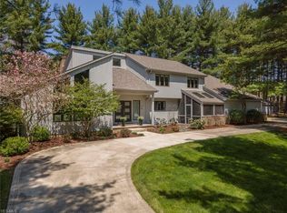 35 E Juniper Ln, Moreland Hills, OH