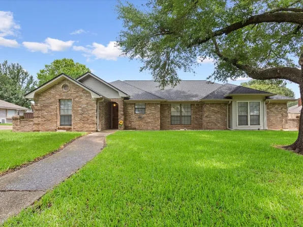 1215 Radisson Dr, Hewitt, TX 76643