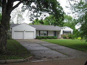 2nd image of 21 E Thornhill Ln