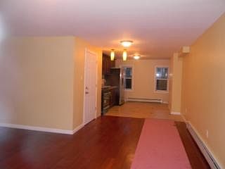2nd image of 554 Euclid Ave APT 4