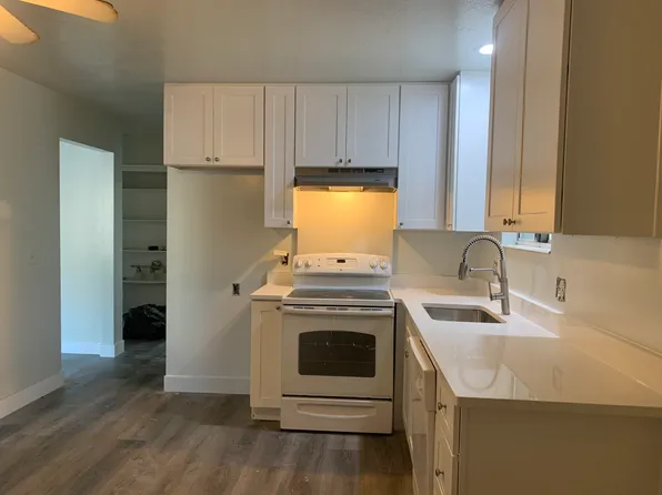 7298 S Highland Dr, Cottonwood Heights, UT 84121