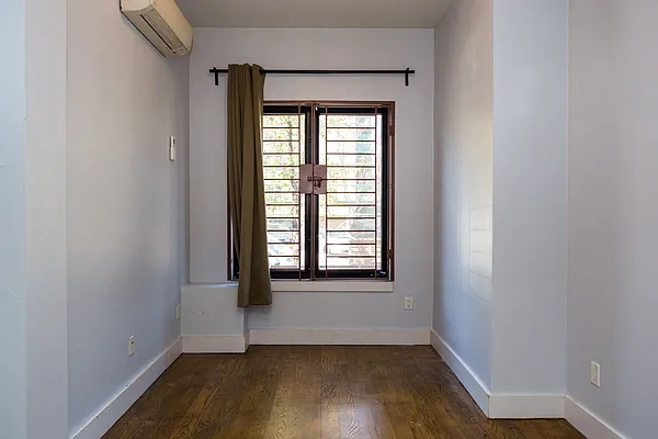 Rented by Nooklyn NYC LLC | media 25