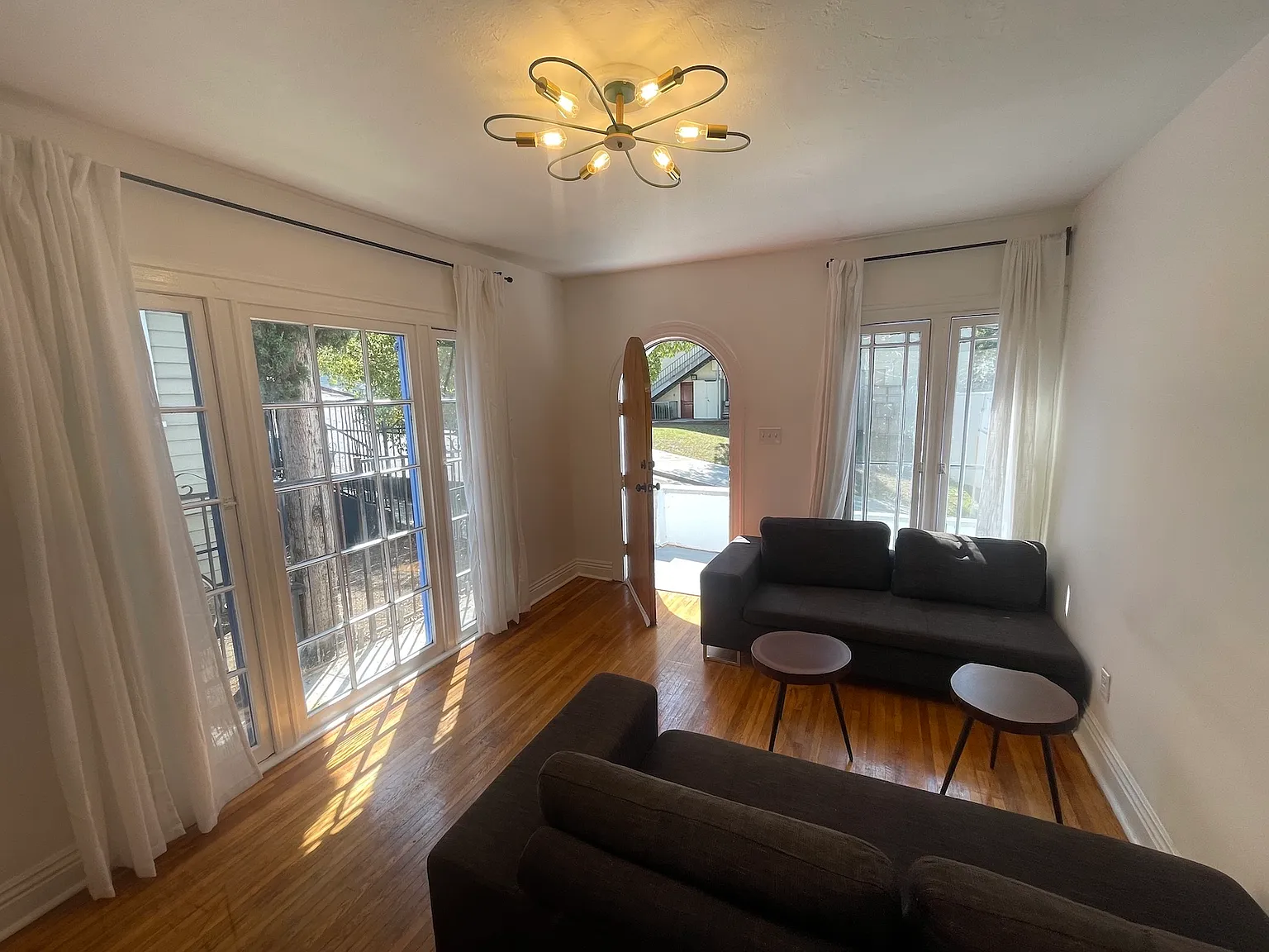 2 bed, 1000 sqft, $3,050 — Photo 3