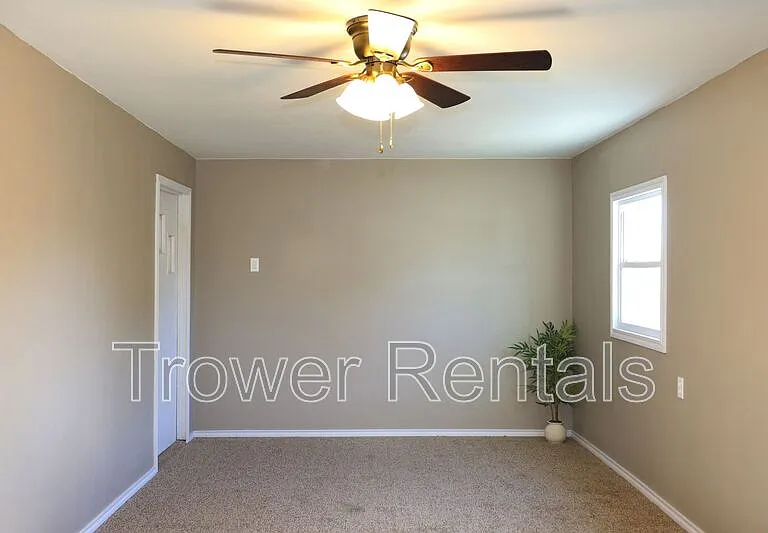 803 B Ave E — Photo 18