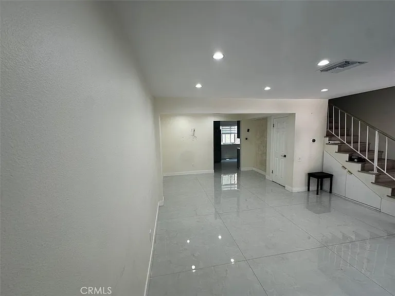 7432 Hazeltine Ave #7 — Photo 11