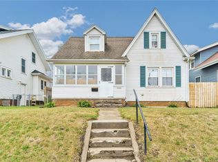 2008 C St SW, Cedar Rapids, IA 52404