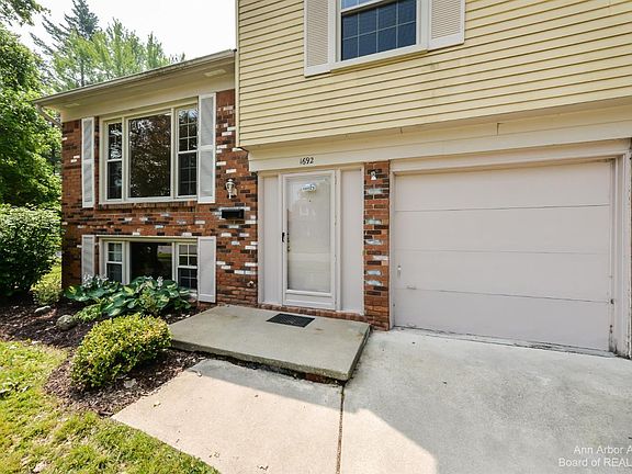 4th image of 1692 Sheffield Dr