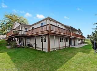 9442 Forestview Cir, Grand Blanc, MI 48439