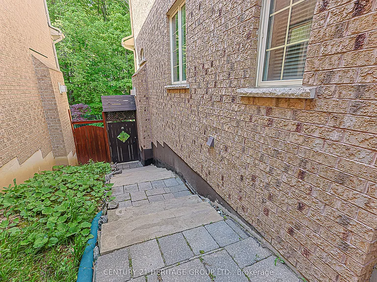 385 Maria Antonia Rd — Photo 1