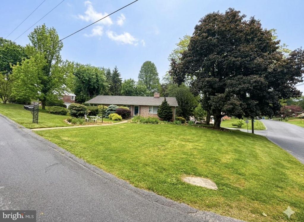 Apartment in Spring Garden Township, Hollywood Heights, Leafydale Terrace - View 3