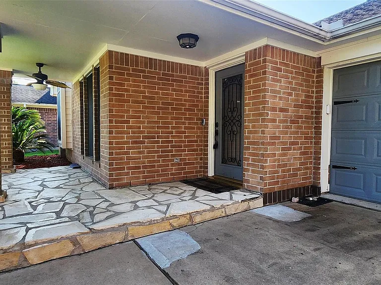 213 Mango St — Photo 2